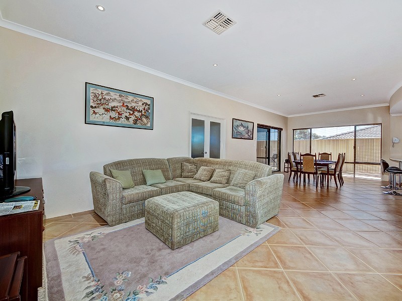 8 Greenshank Mews, PORT BOUVARD, Wannanup WA 6210
