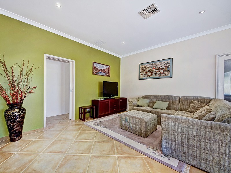 8 Greenshank Mews, PORT BOUVARD, Wannanup WA 6210