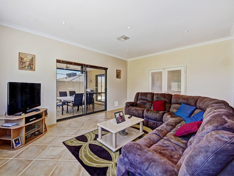 8 Greenshank Mews, PORT BOUVARD, Wannanup WA 6210