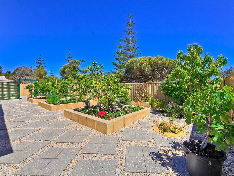 8 Greenshank Mews, PORT BOUVARD, Wannanup WA 6210