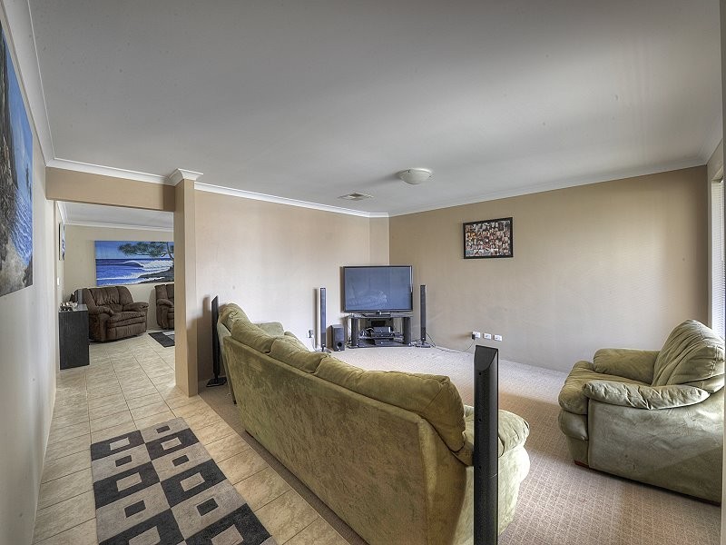 19 Marsdenia Road, Halls Head WA 6210