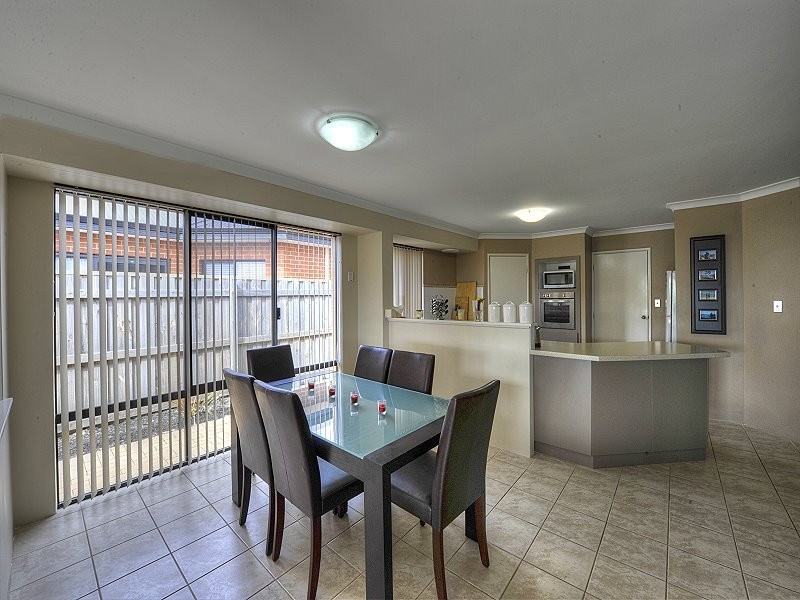 19 Marsdenia Road, Halls Head WA 6210