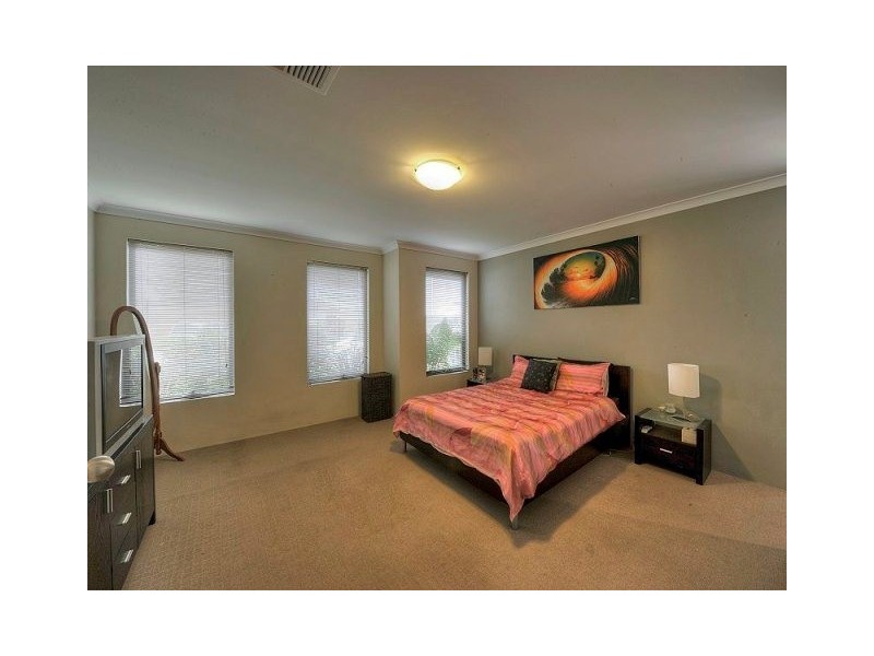 19 Marsdenia Road, Halls Head WA 6210