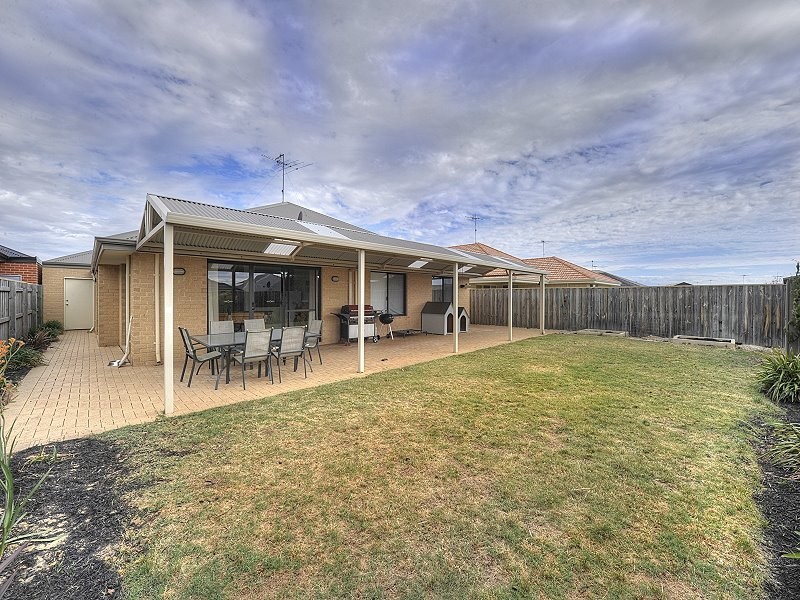 19 Marsdenia Road, Halls Head WA 6210