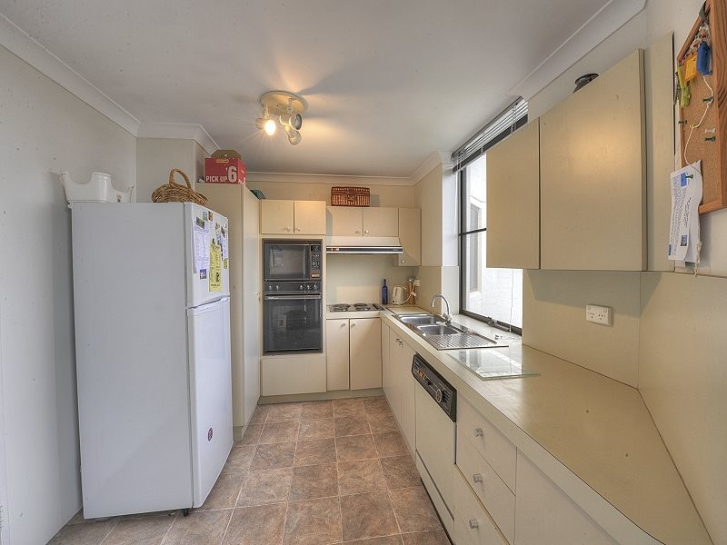 27/6a Valley Road, Halls Head WA 6210