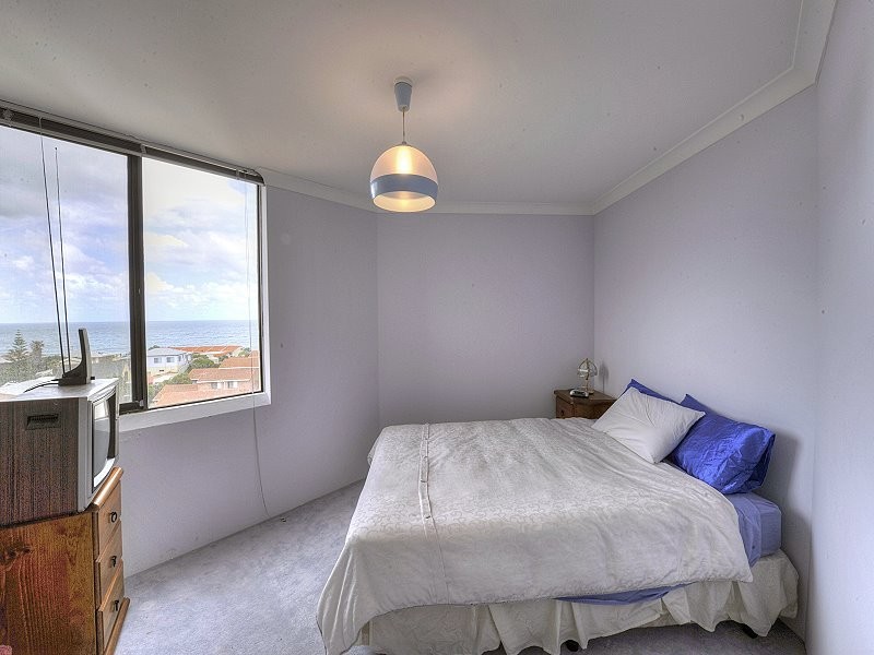 27/6a Valley Road, Halls Head WA 6210