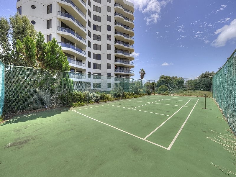 27/6a Valley Road, Halls Head WA 6210