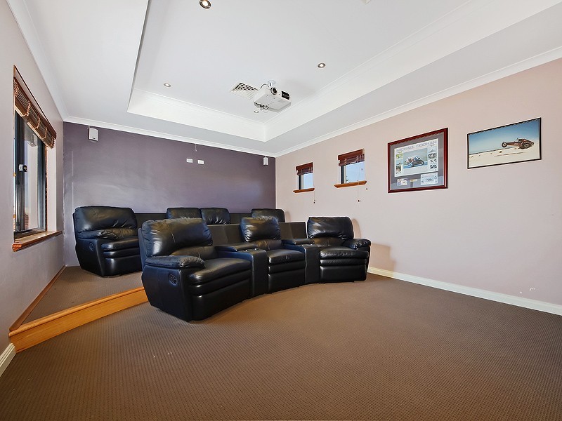 1 Fairsky Parade, PORT BOUVARD, Wannanup WA 6210