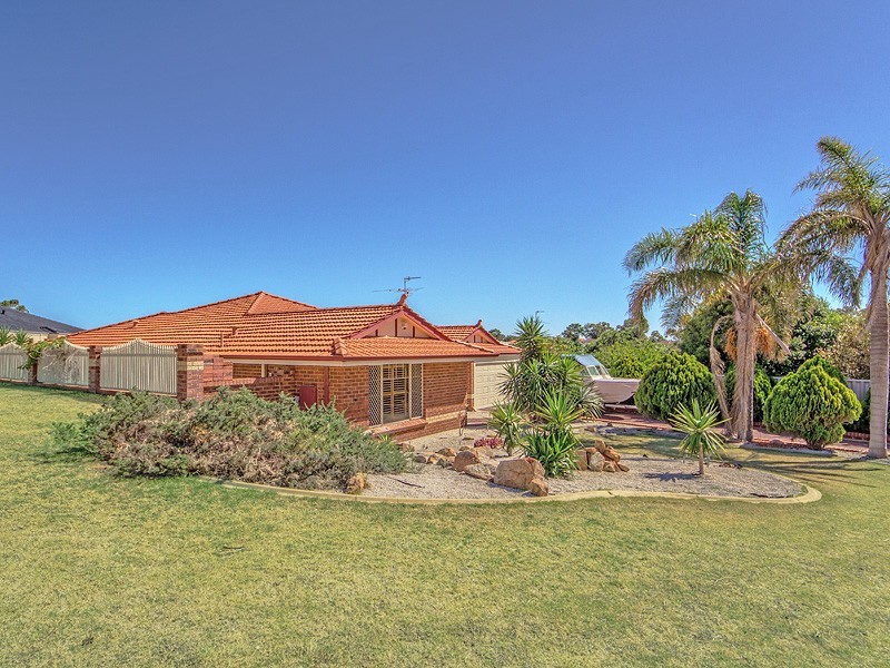 2 Hibiscus Rise, Halls Head WA 6210