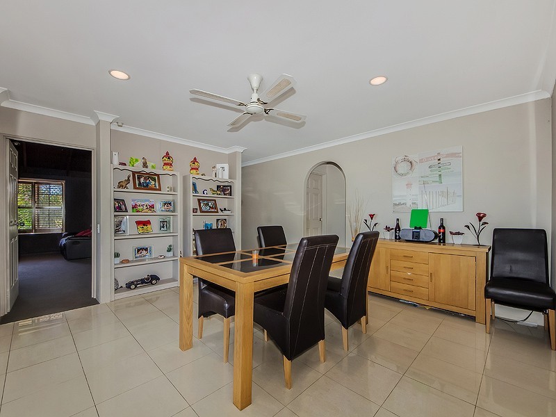 2 Hibiscus Rise, Halls Head WA 6210