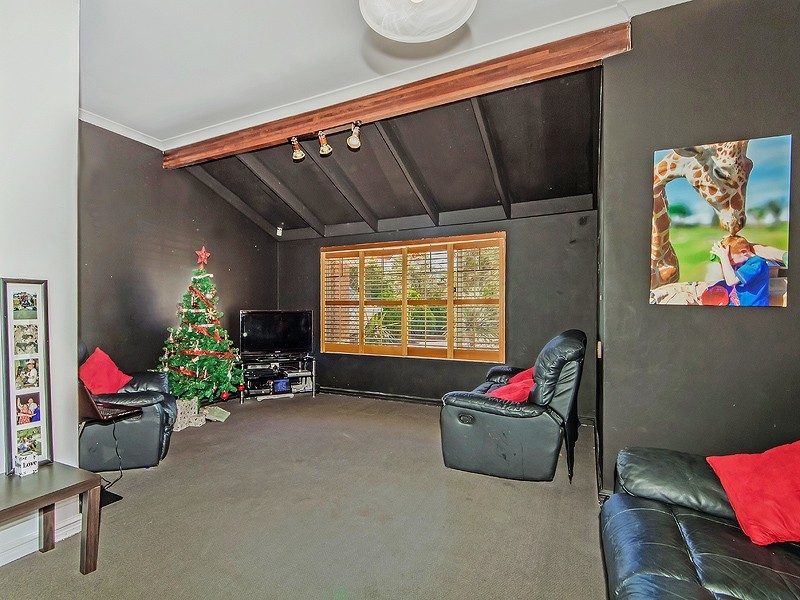 2 Hibiscus Rise, Halls Head WA 6210