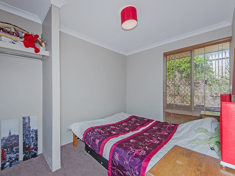 2 Hibiscus Rise, Halls Head WA 6210