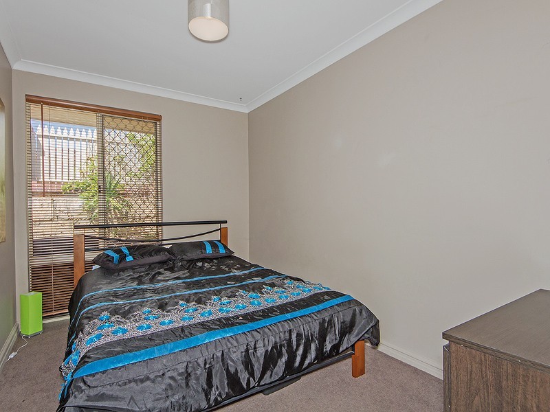 2 Hibiscus Rise, Halls Head WA 6210