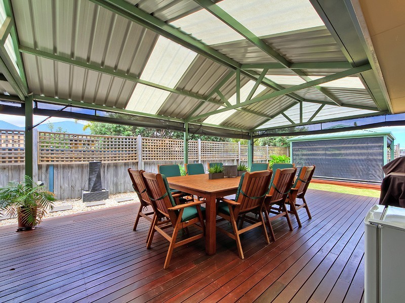 11 Malibu Point, Halls Head WA 6210