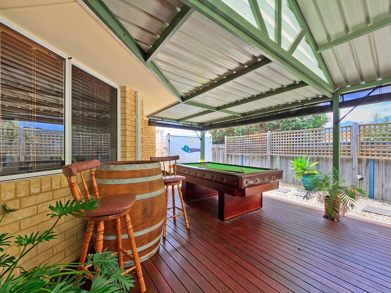 11 Malibu Point, Halls Head WA 6210