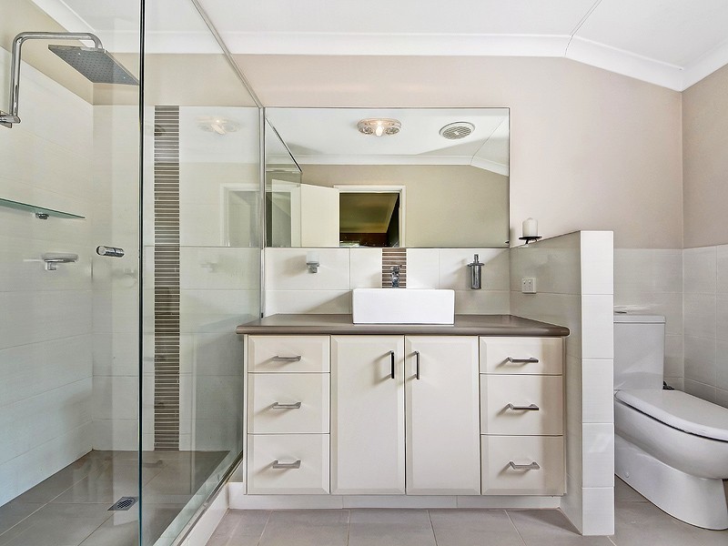 11 Malibu Point, Halls Head WA 6210