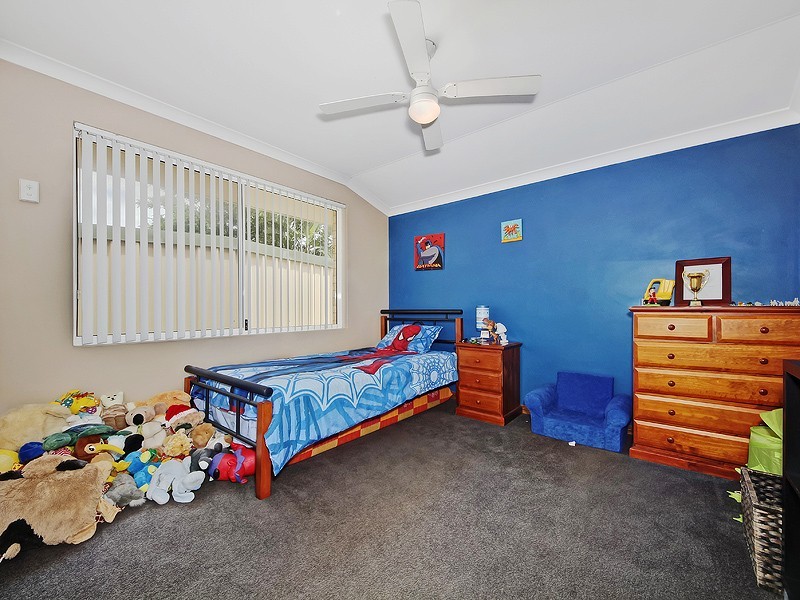 11 Malibu Point, Halls Head WA 6210