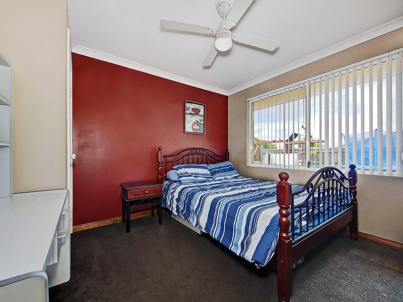 11 Malibu Point, Halls Head WA 6210