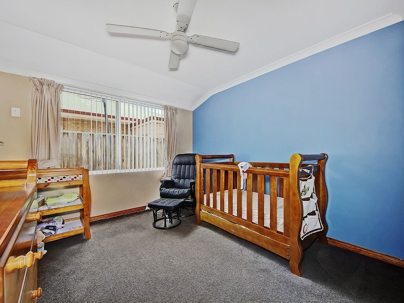 11 Malibu Point, Halls Head WA 6210