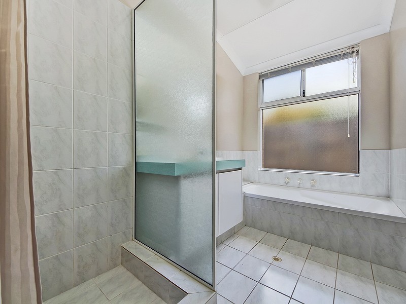 11 Malibu Point, Halls Head WA 6210