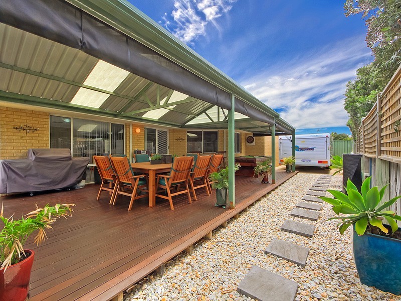 11 Malibu Point, Halls Head WA 6210