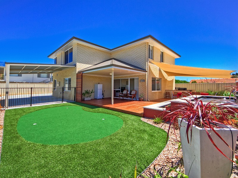 14A Valley Road, Halls Head WA 6210