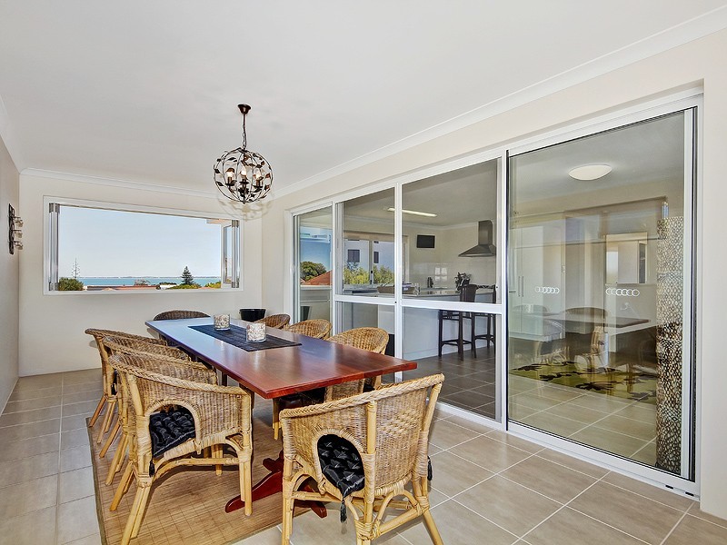 14A Valley Road, Halls Head WA 6210