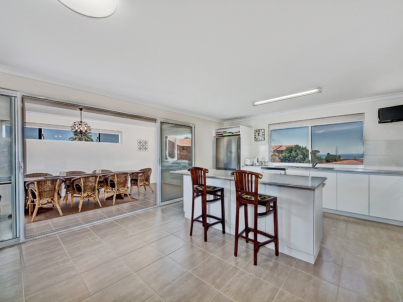 14A Valley Road, Halls Head WA 6210