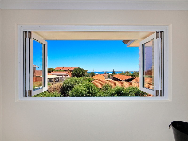 14A Valley Road, Halls Head WA 6210