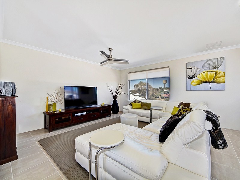 14A Valley Road, Halls Head WA 6210