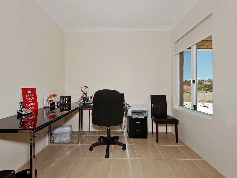 14A Valley Road, Halls Head WA 6210