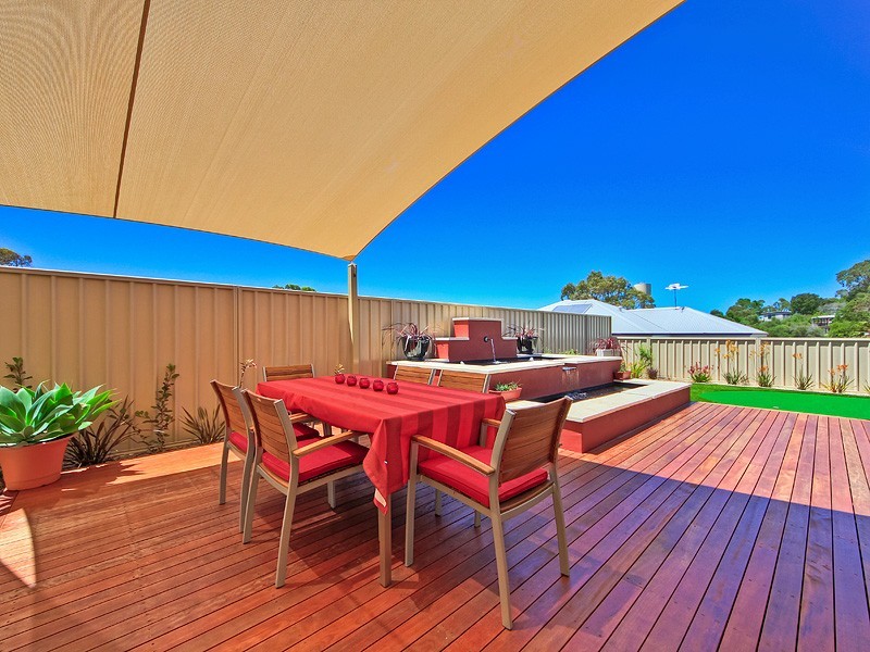 14A Valley Road, Halls Head WA 6210