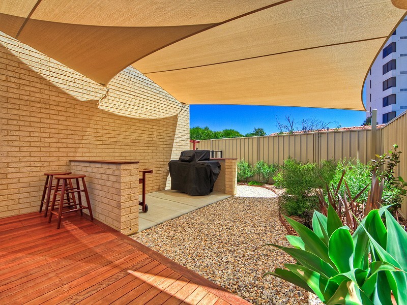 14A Valley Road, Halls Head WA 6210