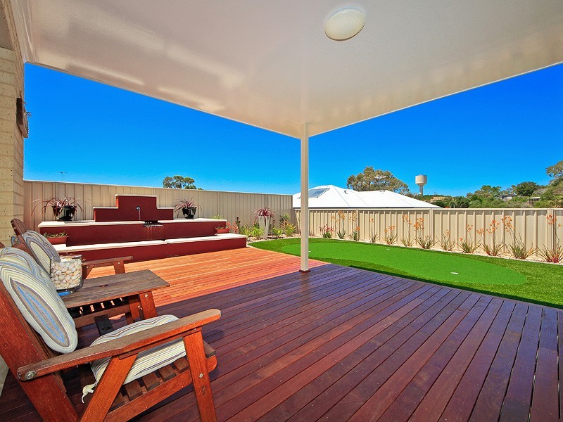 14A Valley Road, Halls Head WA 6210