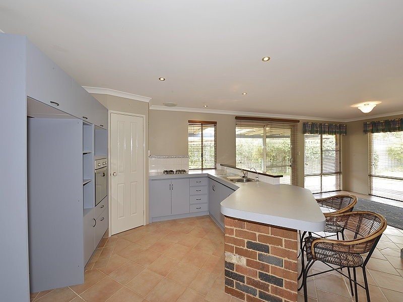 2 Sunderland Close, Greenfields WA 6210