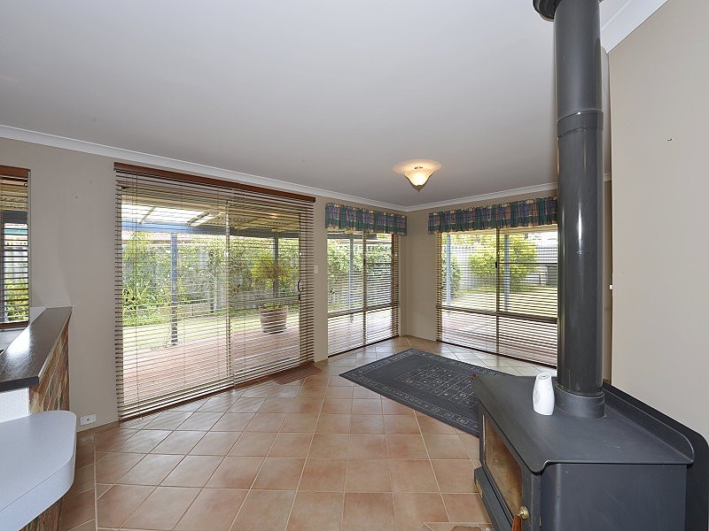 2 Sunderland Close, Greenfields WA 6210