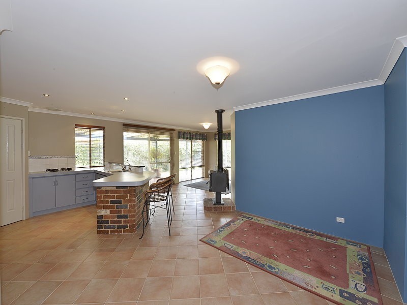 2 Sunderland Close, Greenfields WA 6210