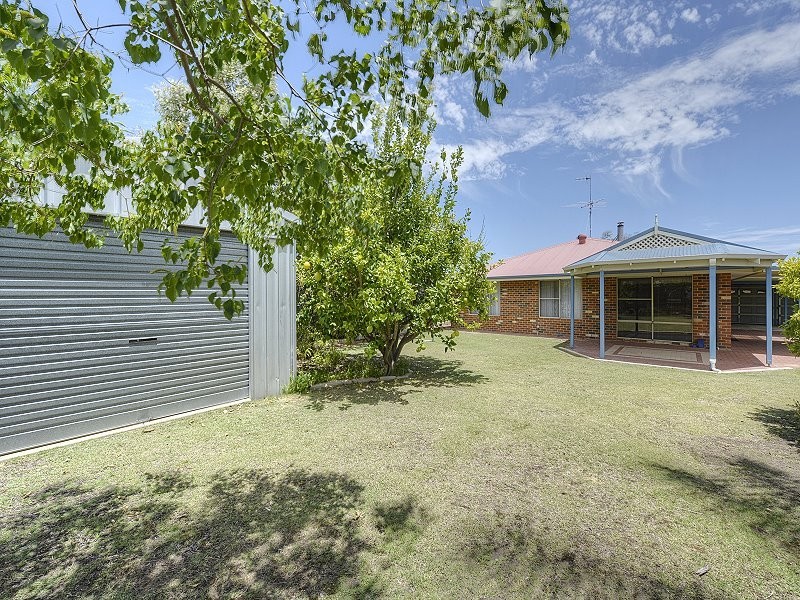 2 Sunderland Close, Greenfields WA 6210
