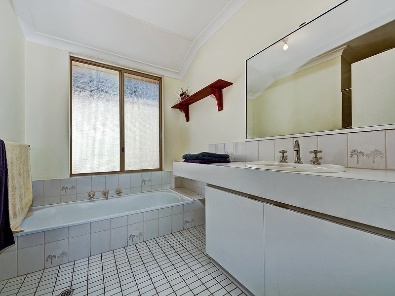 10 Satinash Rtt, Halls Head WA 6210