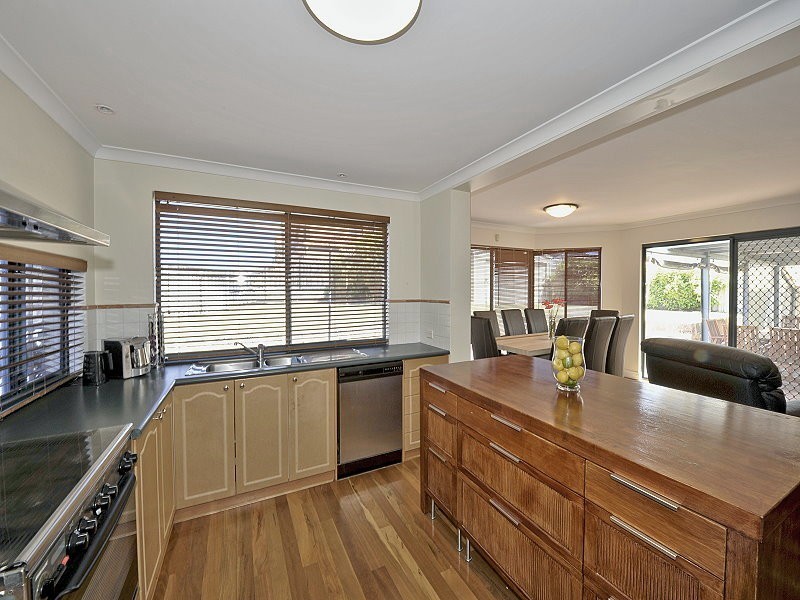 19 Caravel Way, Halls Head WA 6210