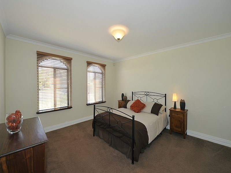 19 Caravel Way, Halls Head WA 6210