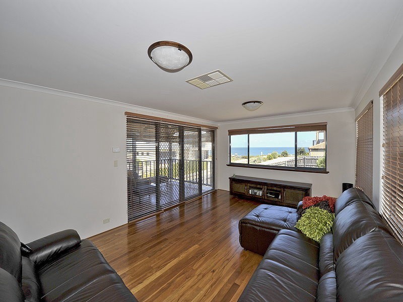 19 Caravel Way, Halls Head WA 6210