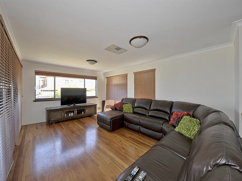 19 Caravel Way, Halls Head WA 6210