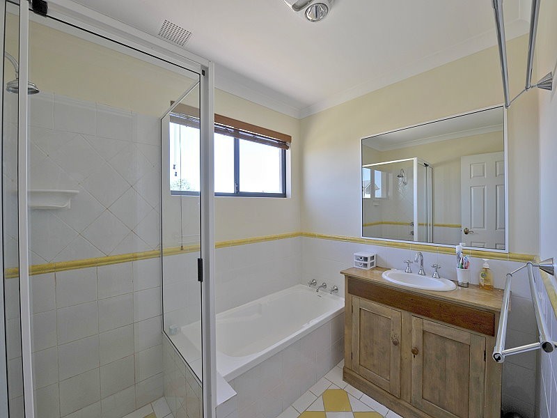 19 Caravel Way, Halls Head WA 6210