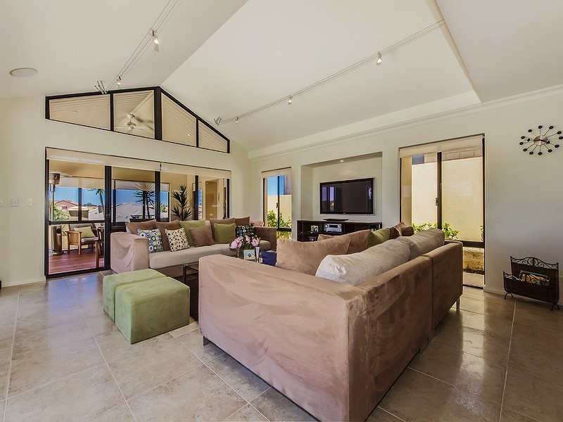 8 Alexis Circle, Wannanup WA 6210