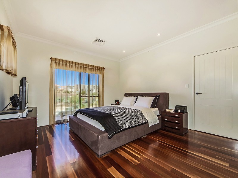 8 Alexis Circle, Wannanup WA 6210