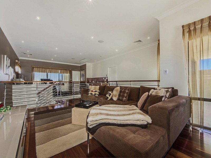 8 Alexis Circle, Wannanup WA 6210