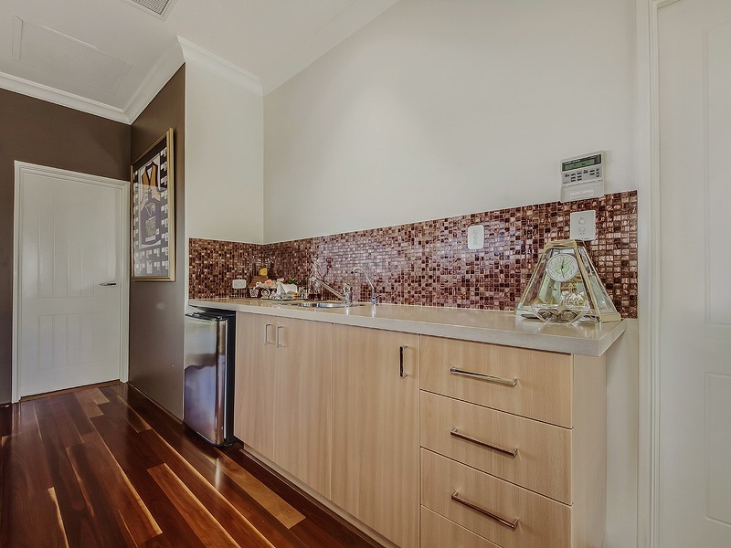 8 Alexis Circle, Wannanup WA 6210