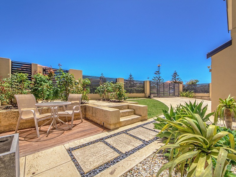 8 Alexis Circle, Wannanup WA 6210