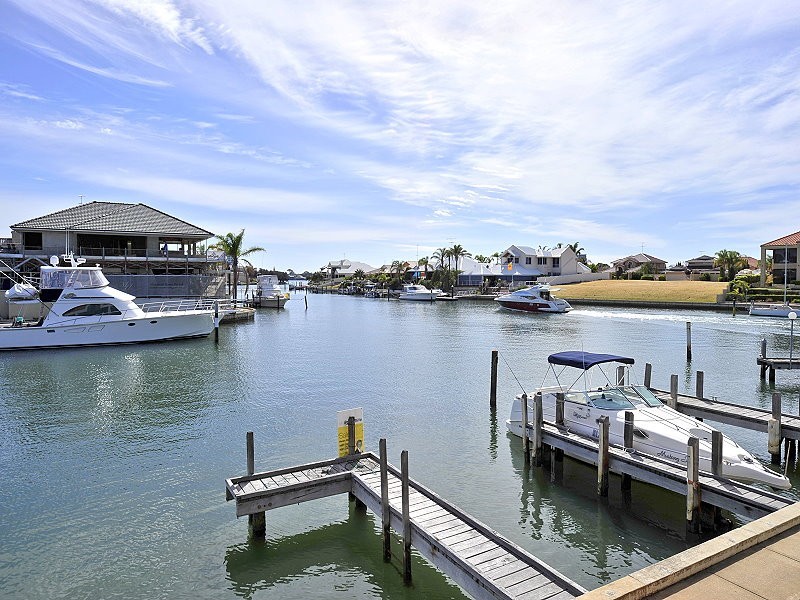 11 /20 BARUNA COURT, Halls Head WA 6210
